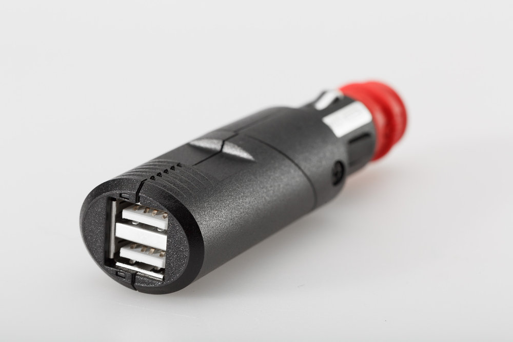 SW-Motech Double USB-strömport med universalkontakt - För 12V DIN / cigarettändaruttag. 2x2100 mA.