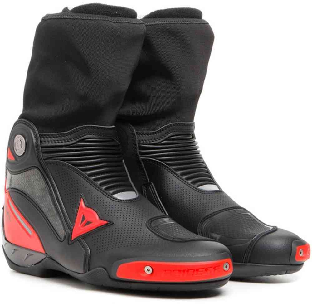 Dainese Axial Gore-Tex 防水摩托車靴。